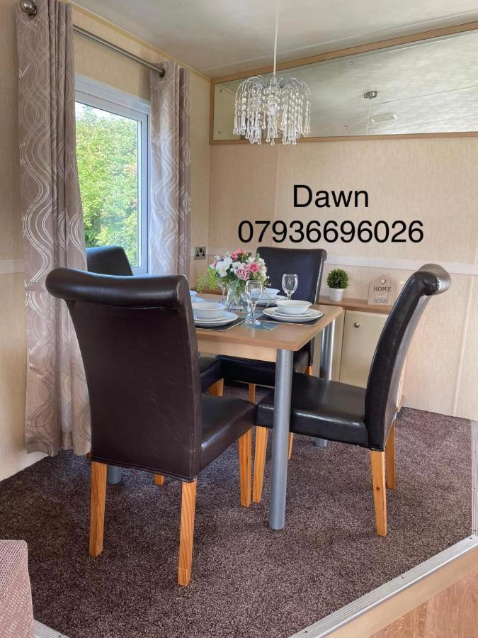 سكيبسيا Remarkable 2-Bed Villa Caravan In Driffield المظهر الخارجي الصورة