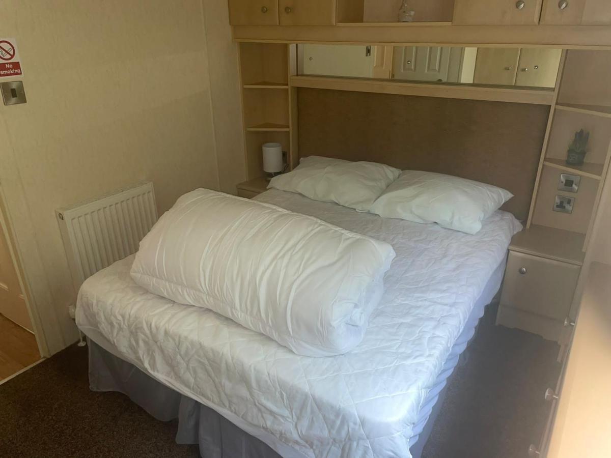سكيبسيا Remarkable 2-Bed Villa Caravan In Driffield المظهر الخارجي الصورة
